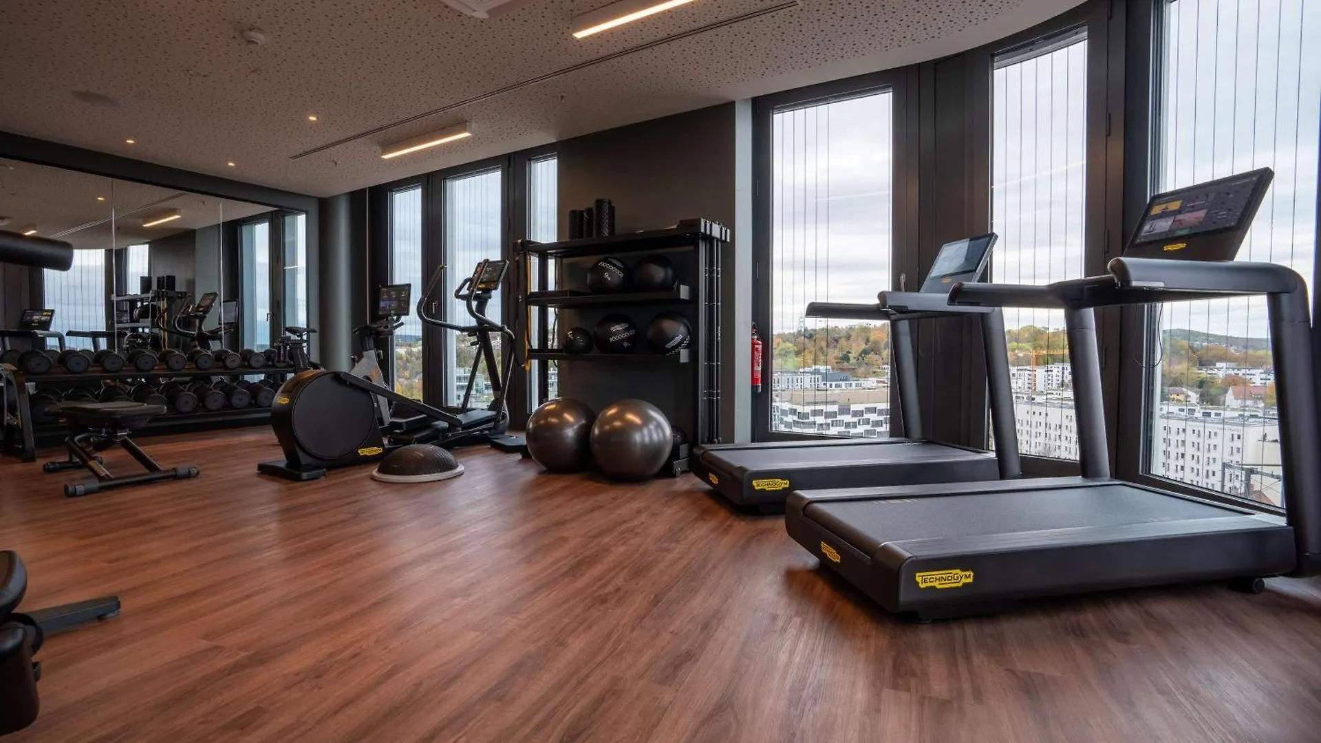 ****  Radisson Blu Hotel At Porsche Design Tower Stuttgart Niemcy