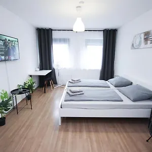 Alfa 4zw Lage Berliner Platz Max 8 Personen Netflix Kueche Wm L 4br 7 Beds 8 People L Fully Equipped Kitchen & Bathroom Stuttgart