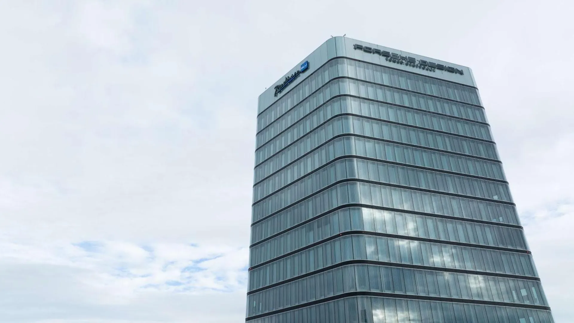 Radisson Blu Hotel At Porsche Design Tower Stoccarda