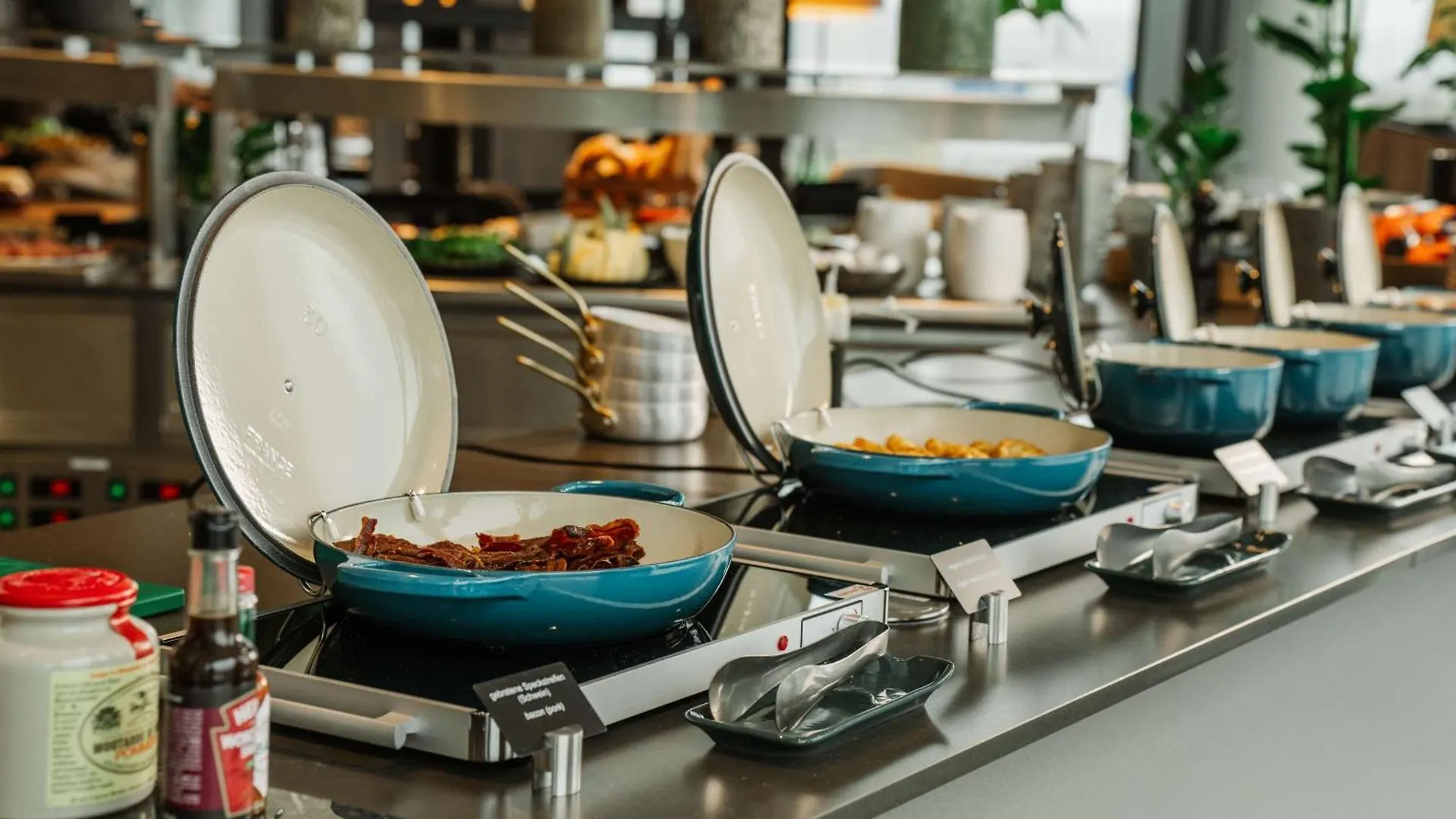 Radisson Blu Hotel At Porsche Design Tower شتوتغارت ألمانيا