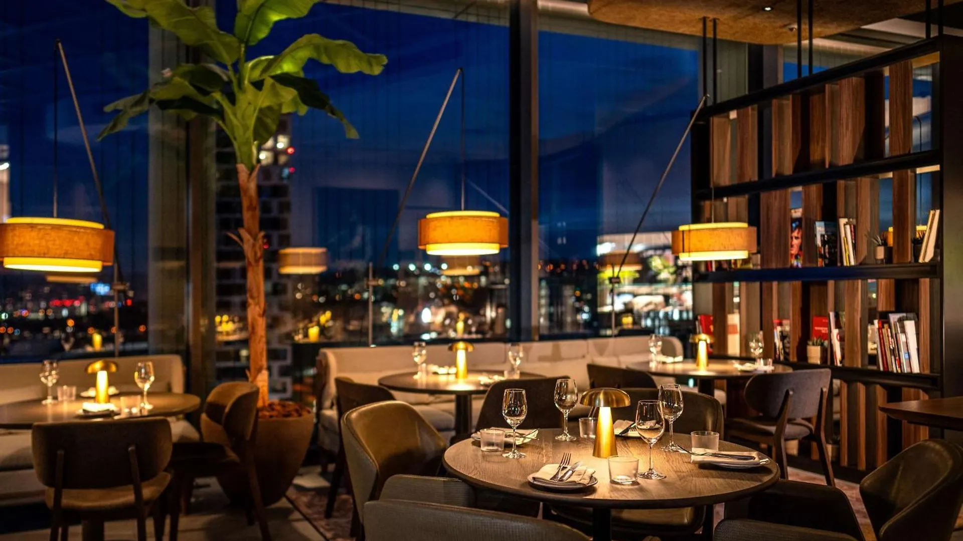 Radisson Blu Hotel At Porsche Design Tower Stoccarda