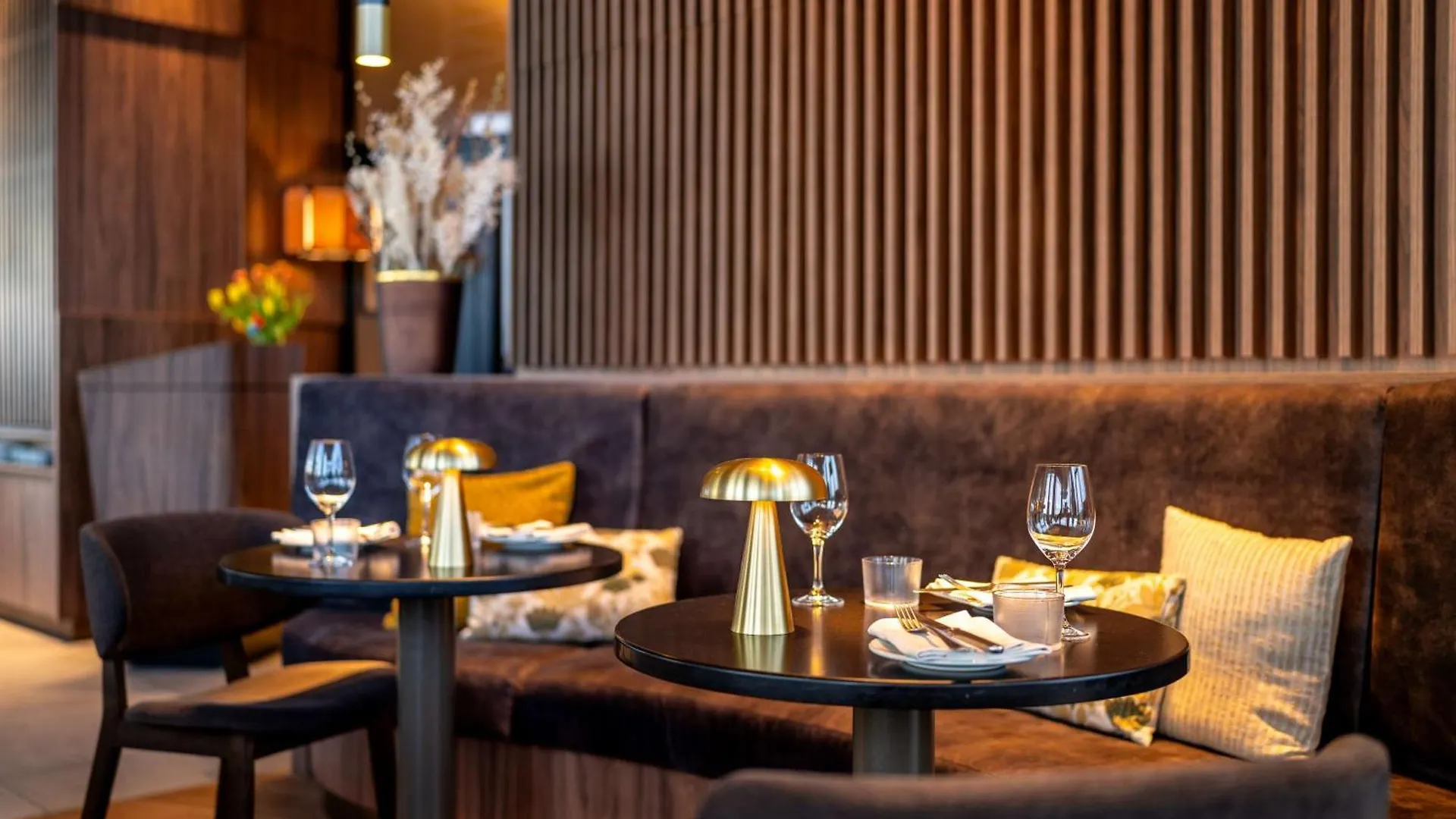 ****  Radisson Blu Hotel At Porsche Design Tower شتوتغارت ألمانيا