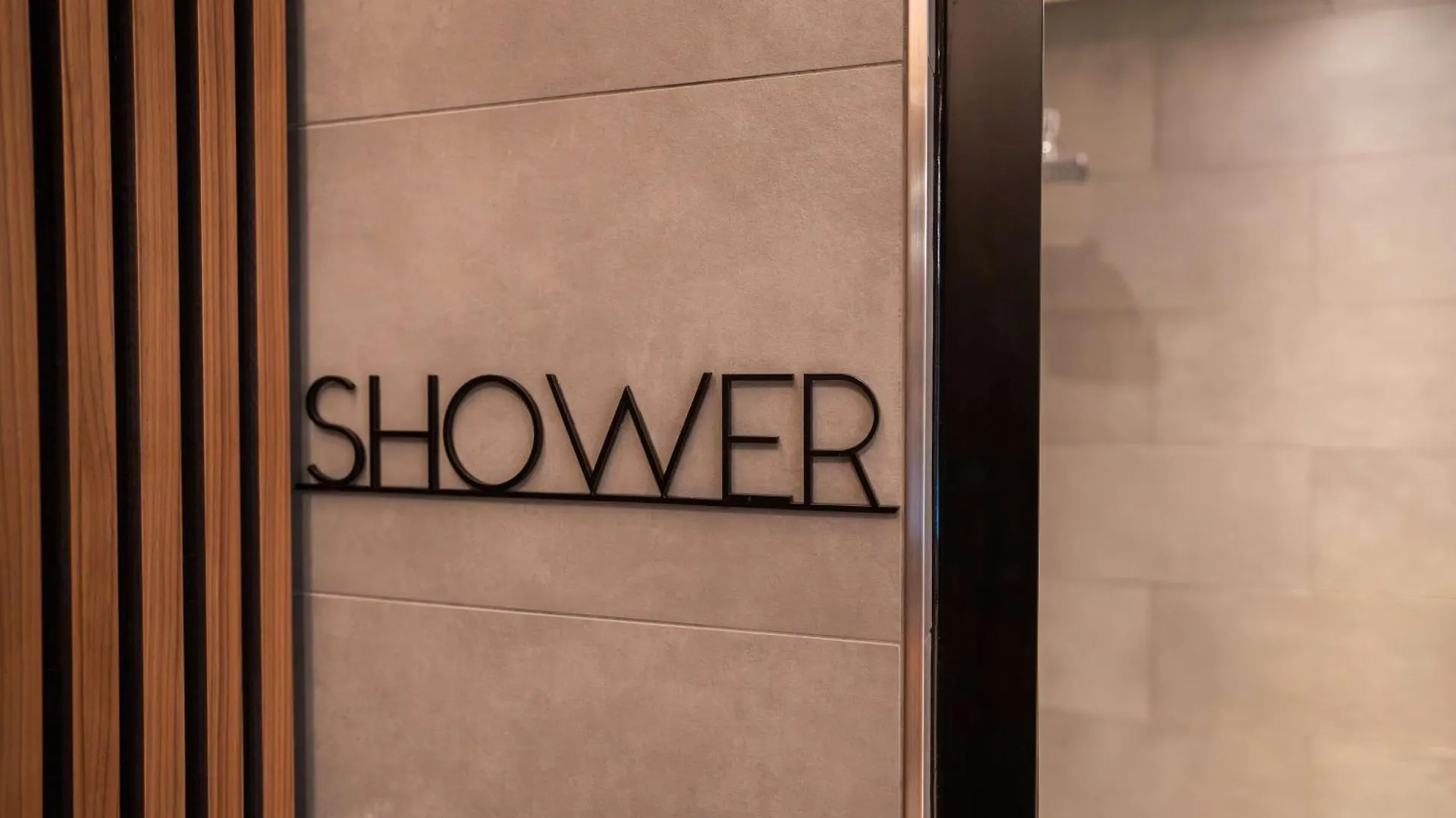 Radisson Blu Hotel At Porsche Design Tower شتوتغارت 4*,  ألمانيا