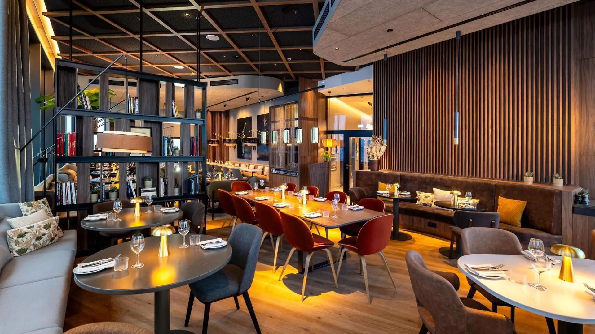 Radisson Blu Hotel At Porsche Design Tower Stuttgart 4*,