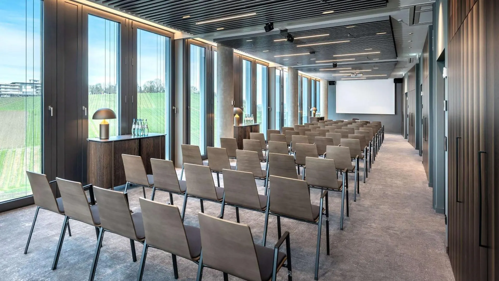 Radisson Blu Hotel At Porsche Design Tower Stoccarda