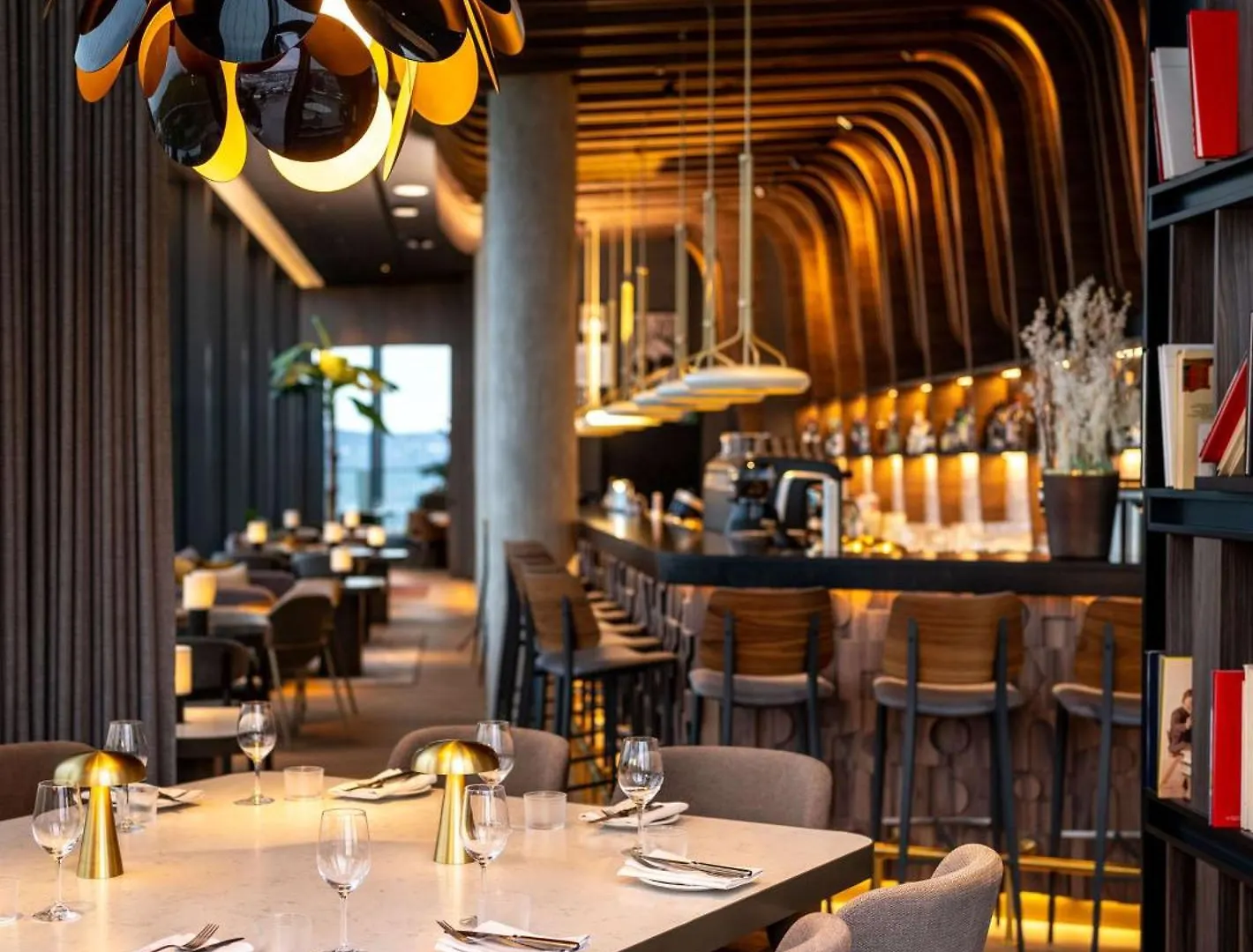 Radisson Blu Hotel At Porsche Design Tower شتوتغارت 4*,