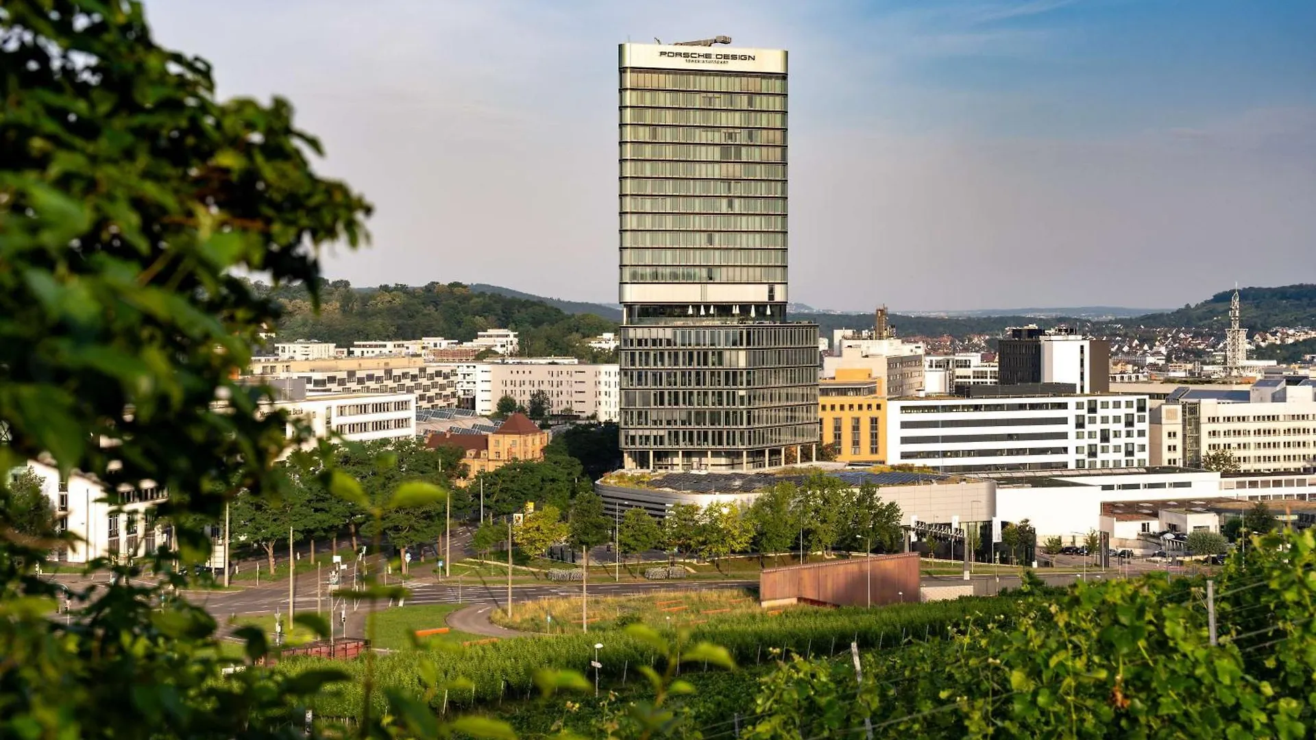 Radisson Blu Hotel At Porsche Design Tower شتوتغارت